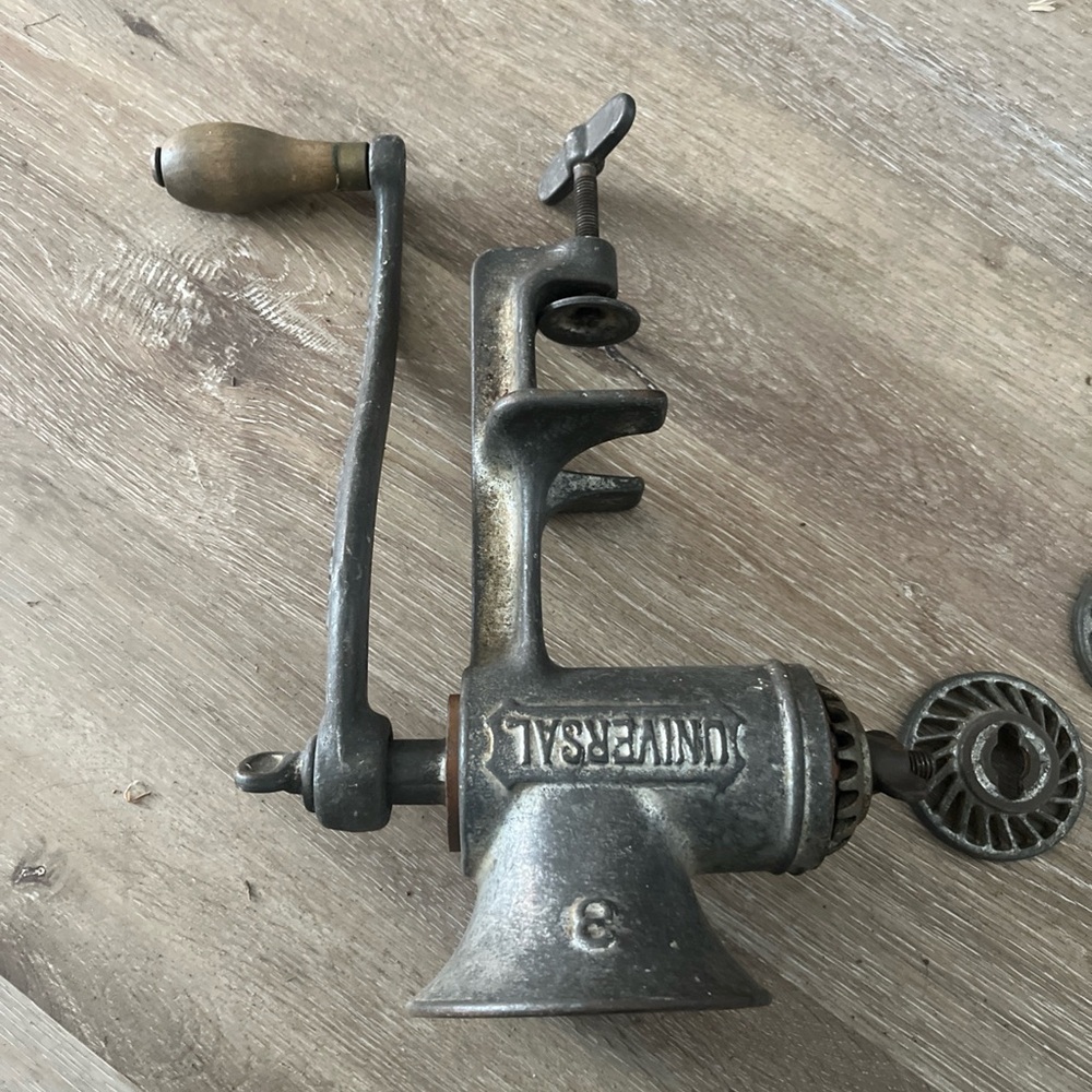 Universal Silver Vintage Accent Grinder